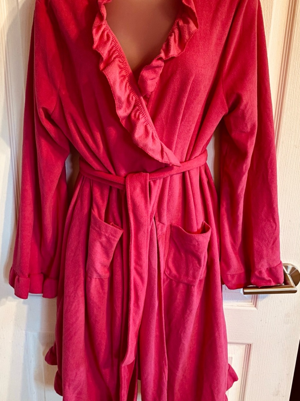 Ulta  Plush Ruffled Robe in Fushia Pink Size L/ XL